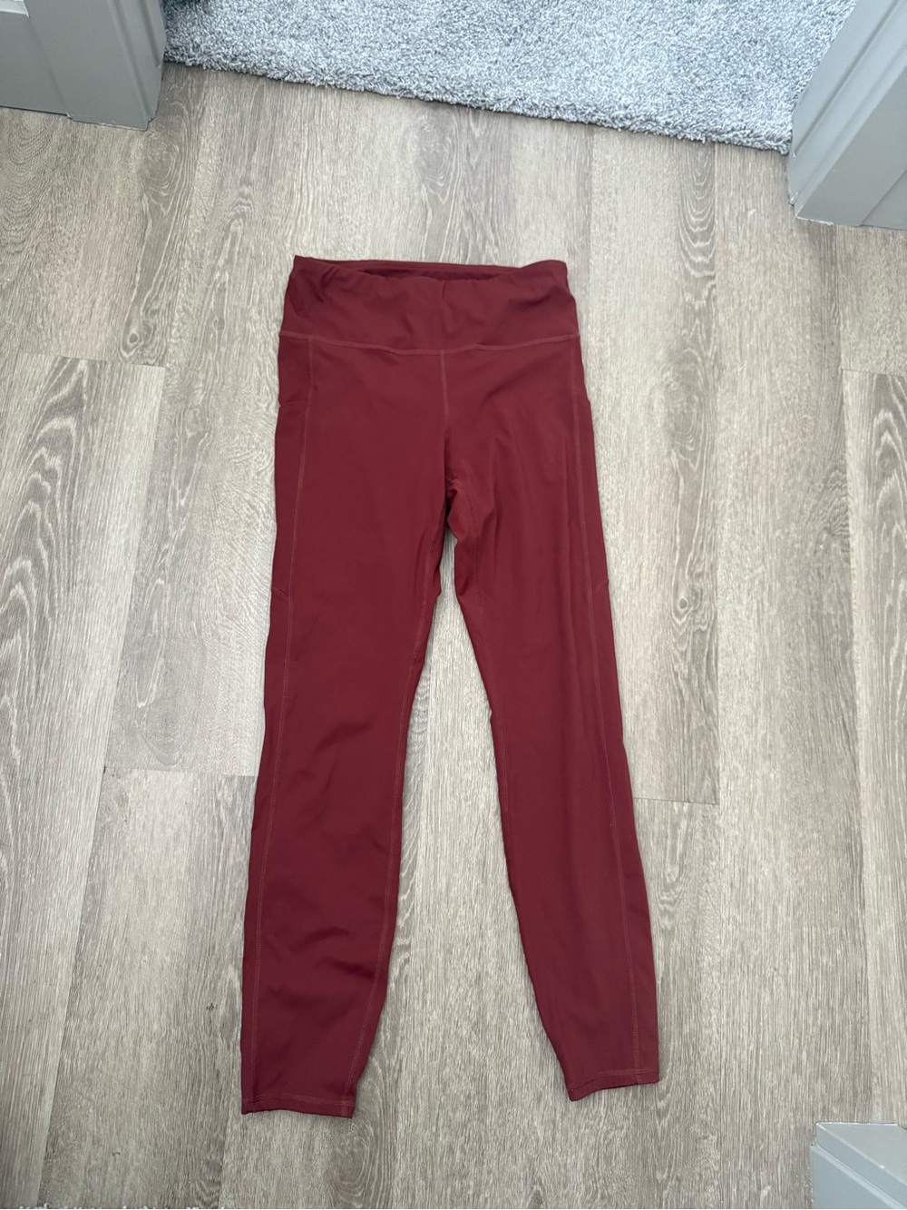 Vuori Women’s Red Leggings Size Small